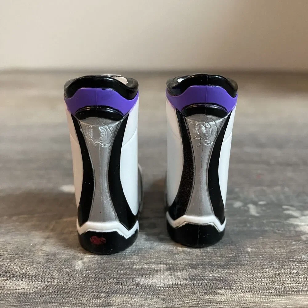 VTG Bratz Dolls Shoes Snow Boarding Boots Purple White Black Lilie
